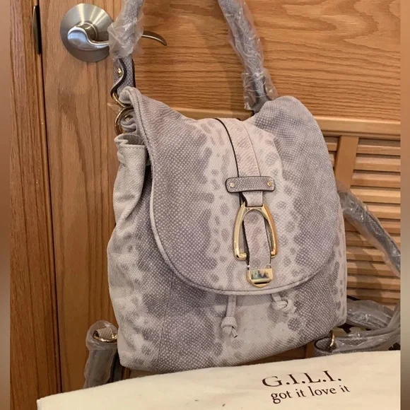 G.I.L.I. | Bags | Snow Leopard Print Backpack Bucket Bag  display picture 2